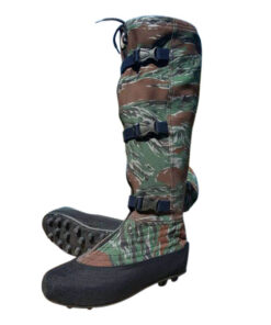 Camouflage boots with lock